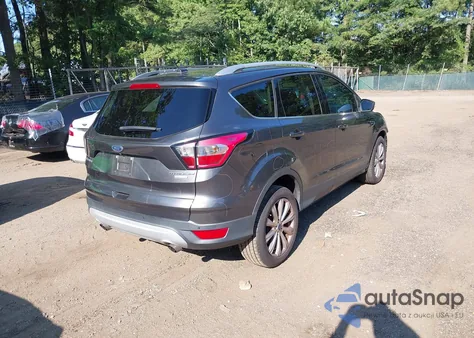2017 Ford Escape Titanium z USA, uszkodzony, nr VIN 1FMCU0J97HUC92616
